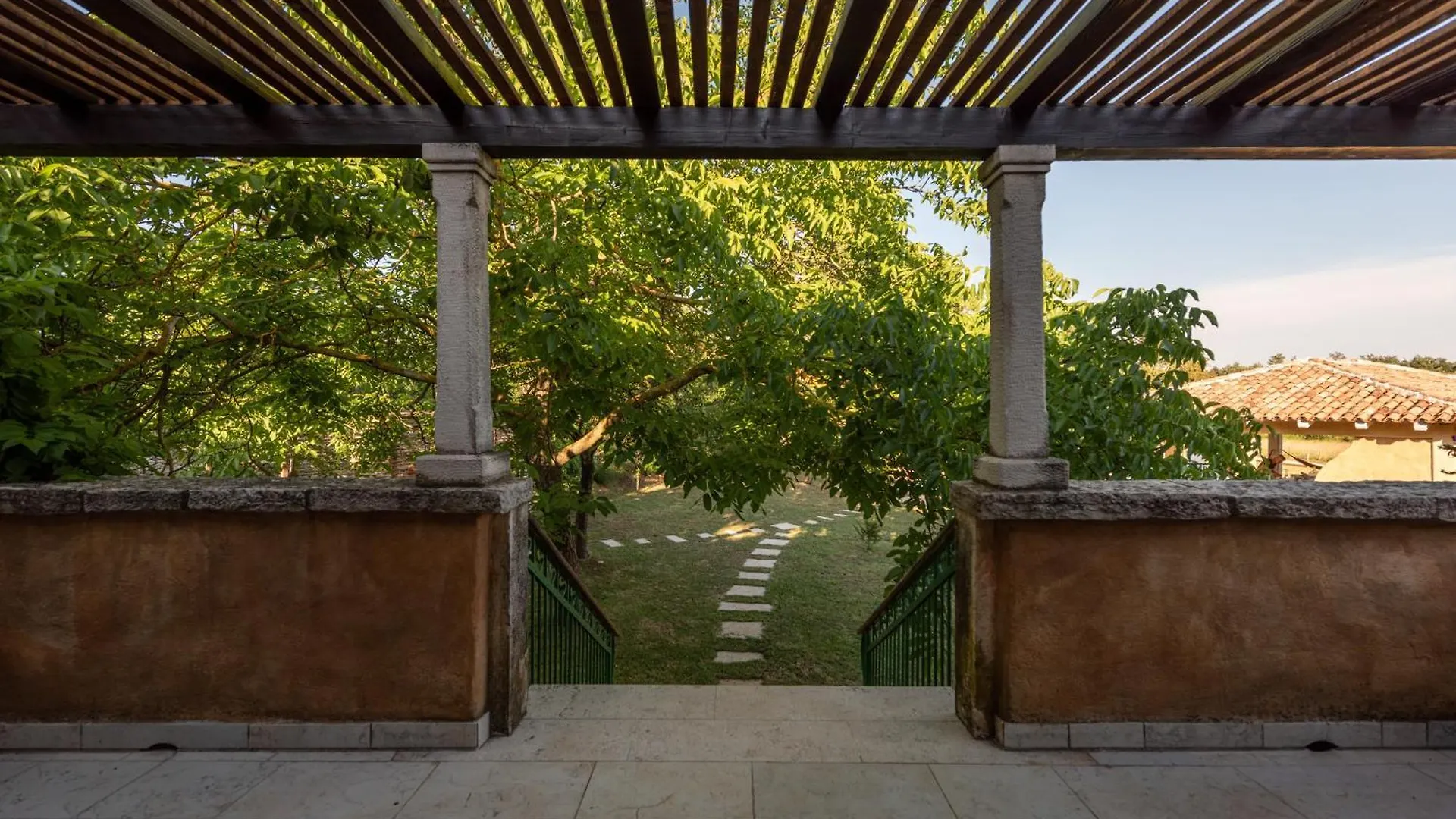 度假居 Villa Liberat and Foska, a private nature oasis, ideal for large groups Sivati