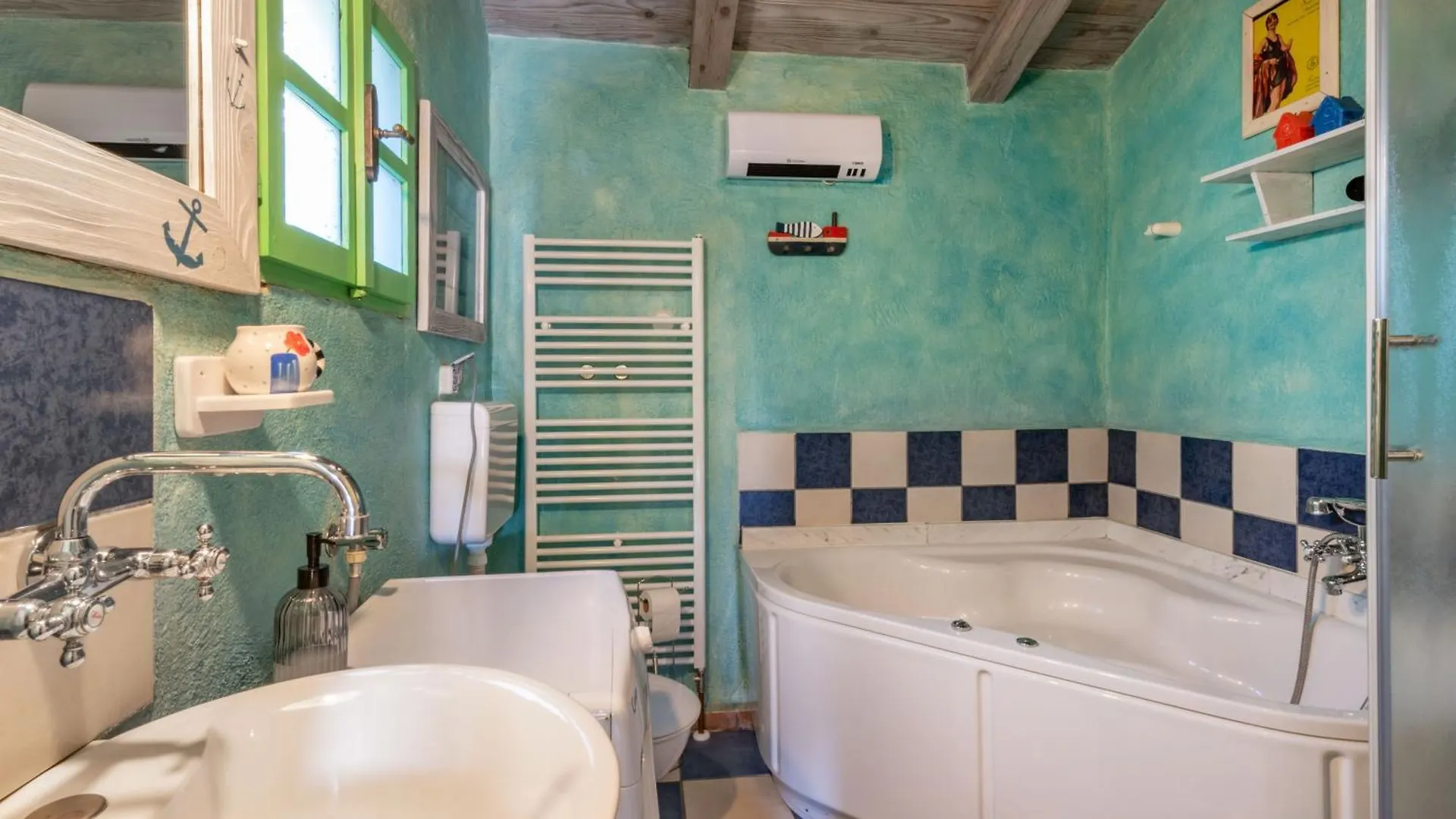 Villa Liberat and Foska, a private nature oasis, ideal for large groups Sivati 度假居