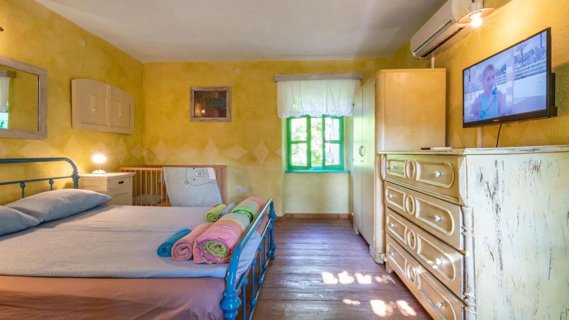 Villa Liberat and Foska, a private nature oasis, ideal for large groups Sivati