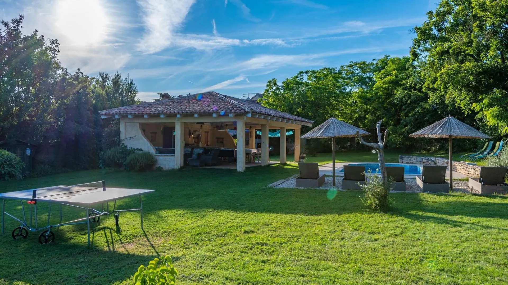 Villa Liberat and Foska, a private nature oasis, ideal for large groups Sivati 度假居